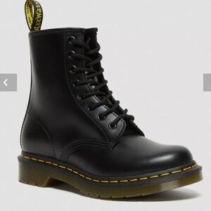 Doc Martens Doctor Dr Martens 1460 WOMEN'S SMOOTH LEATHER LACE UP BOOTS